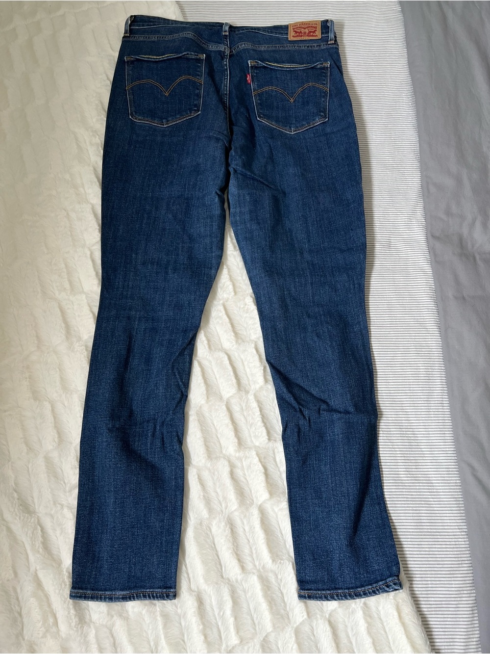 Levi Ripped Jeans - 721 High Rise Skinny - Picture 2 of 3